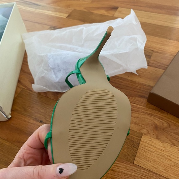 Stunning new size 7 green vegan leather sandals - Picture 6 of 7